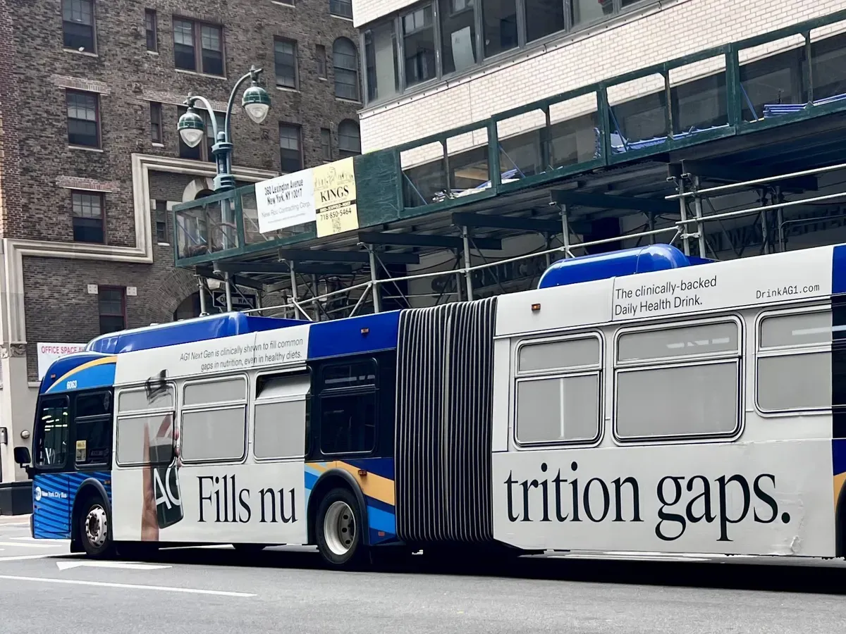 AG1 — Fills nu___trition gaps (kloubový autobus)