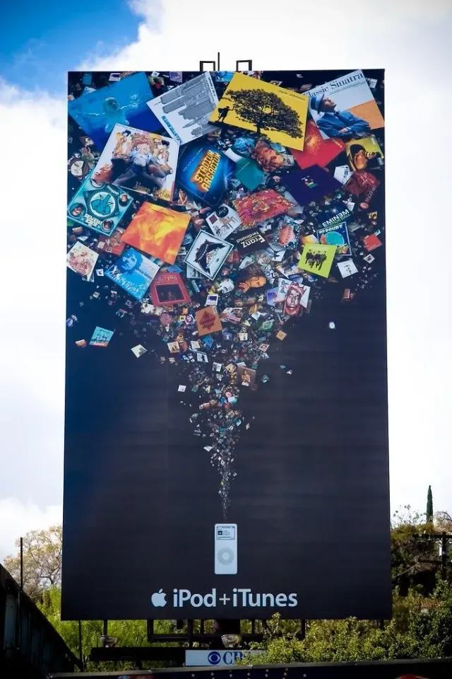 Apple — iPod + iTunes, vodopád alb