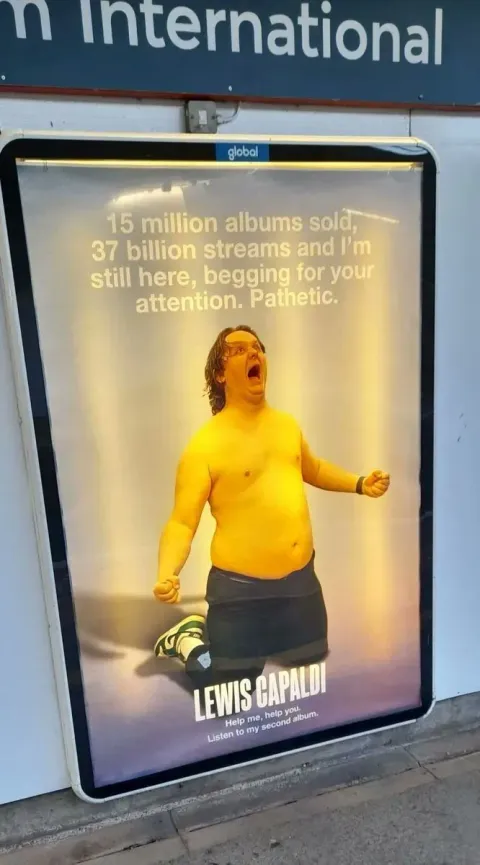 Lewis Capaldi — 15 milionů alb a pořád škemrám o pozornost