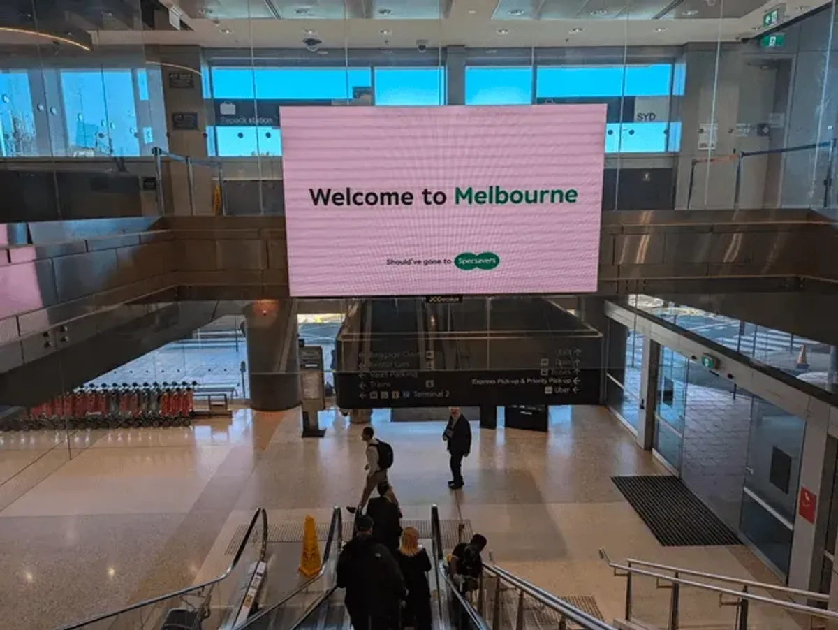 Specsavers — Welcome to Melbourne (na letišti v Sydney)