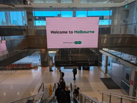 Specsavers — Welcome to Melbourne (na letišti v Sydney)